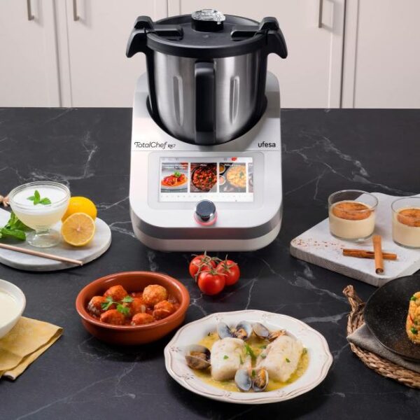 Zu sehen ist AZ Produktbild 4 zu folgenden Produkt: Ufesa TotalChef RK7 Küchenmaschine