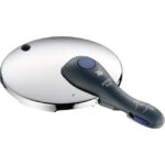 Zu sehen ist AZ Produktbild 2 zu folgenden Produkt: WMF Perfect Plus Schnellkochtopf Induktion 8,5l, Dampfkochtopf mit Einsatz-Set