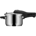 Zu sehen ist AZ Produktbild 2 zu folgenden Produkt: WMF Perfect Schnellkochtopf Induktion 2,5l, Dampfkochtopf, großes Kochsignal, 2 Kochstufen, abnehmbarer Deckelgriff, Cromargan Edelstahl