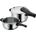 Zu sehen ist AZ Produktbild 1 zu folgenden Produkt: WMF Perfect Schnellkochtopf Set Induktion 2-teilig, Dampfkochtopf 4,5l + 3l, Cromargan Edelstahl poliert, 2 Kochstufen, Einhand-Kochstufenregler