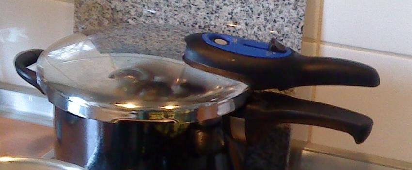 Schnellkochtopf oder Dampfgarer: Der ultimative Vergleich für effizientes und gesundes Kochen zuhause