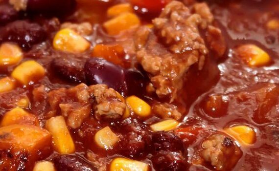 Zu sehen ist Bild 1 zum Rezept mit dem Thema: Chili con Carne im Schnellkochtopf: Ein Leckerbissen in Minutenschnelle